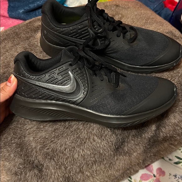 Nike Triple Black Running Shoes - Picture 1 of 3
